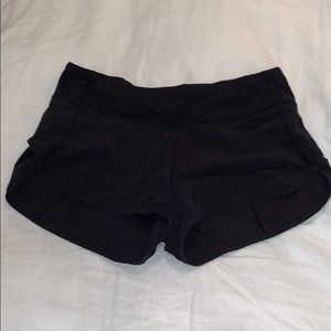 Black Lululemon Speed up 2.5 shorts